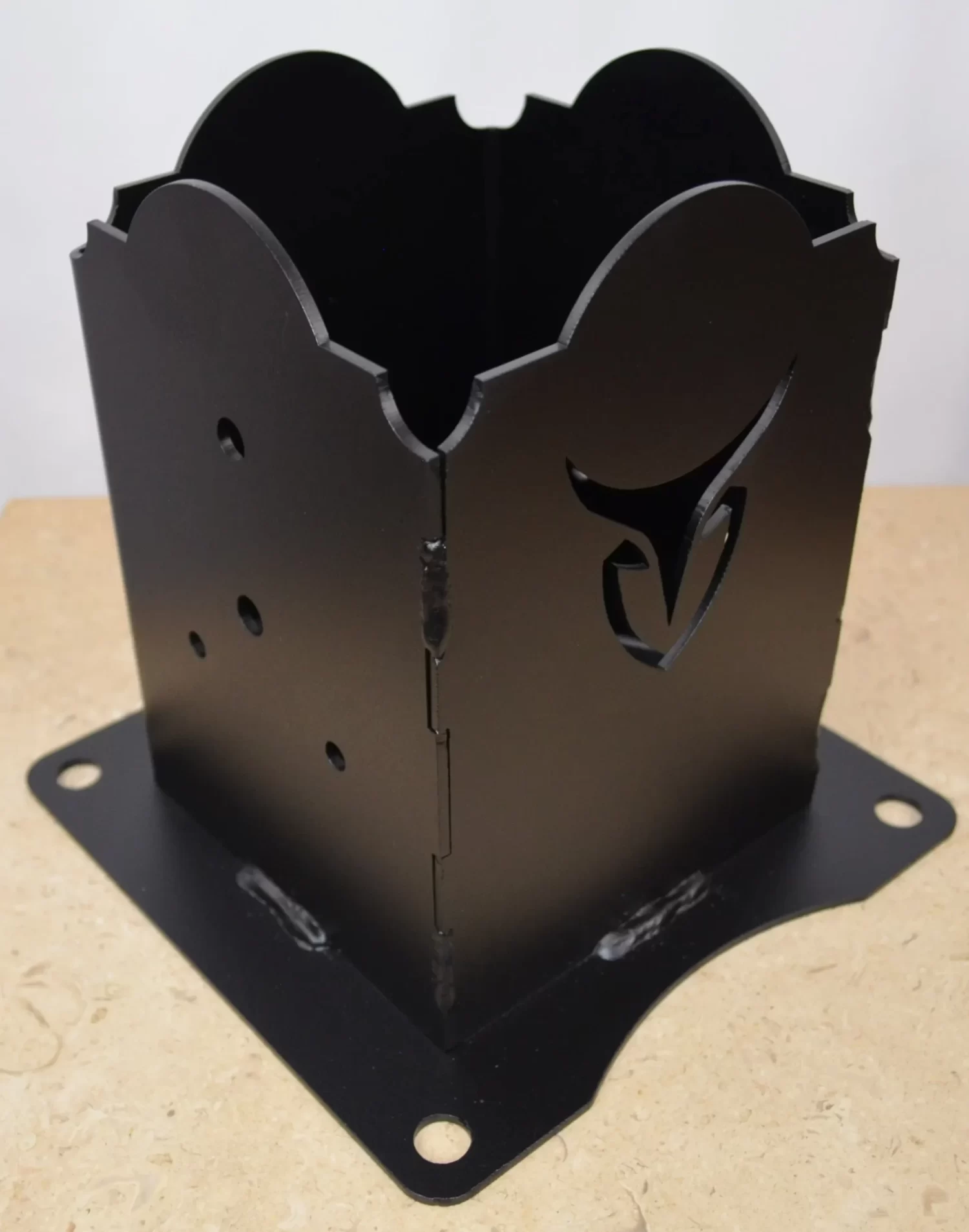 This anchor bracket features a sleek black design with distinct cutouts. Ideal for enhancing construction aesthetics.