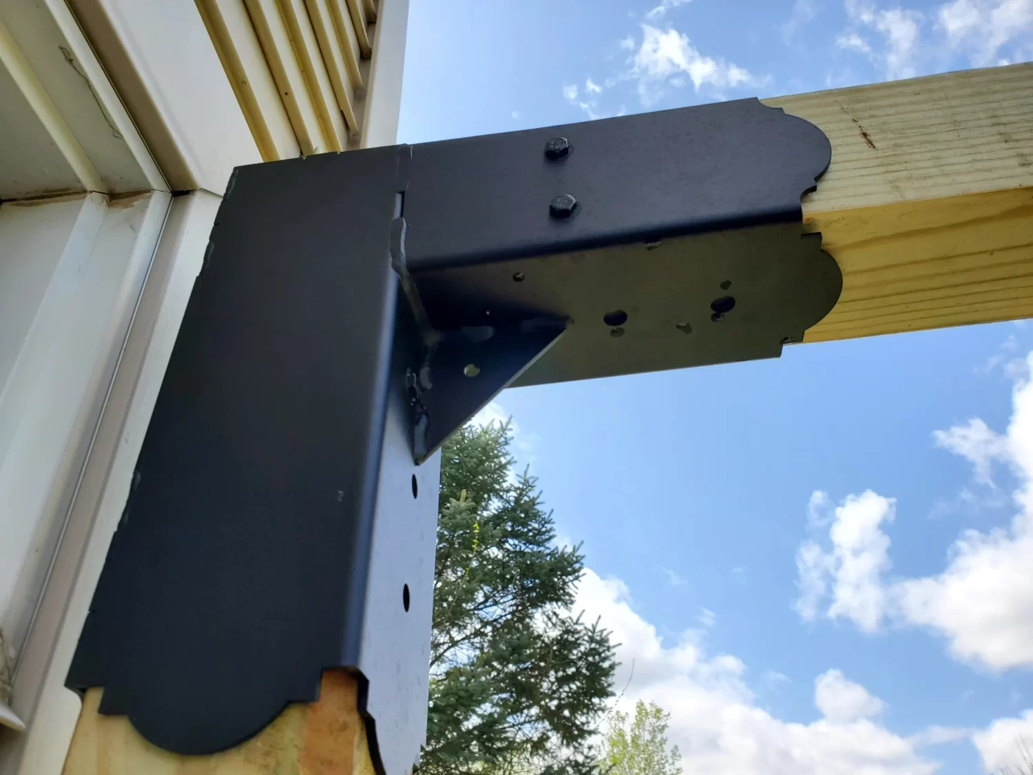 A close-up view highlights a wooden framework corner joint using hexagon elbow bracket, illustrating essential details for a construction project related to home improvement.