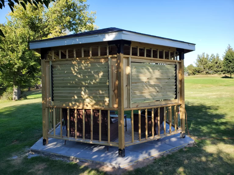 Hexagon gazebo corner with Louvers and Lattice Fences